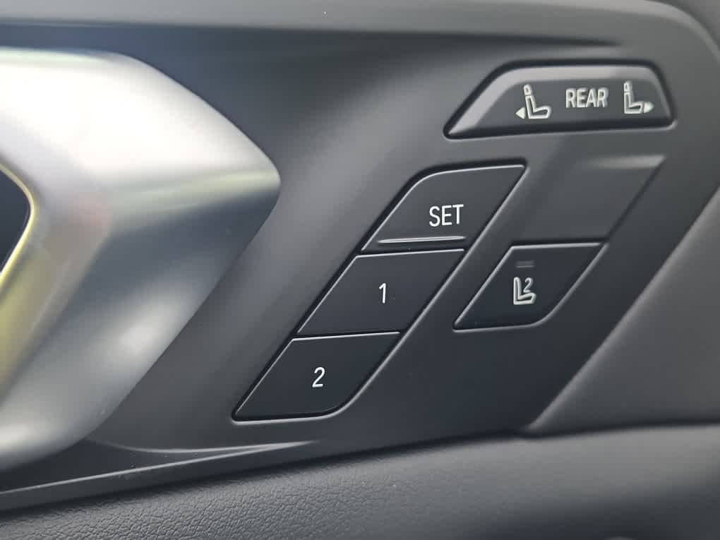 new 2025 BMW X7 car, priced at $88,025