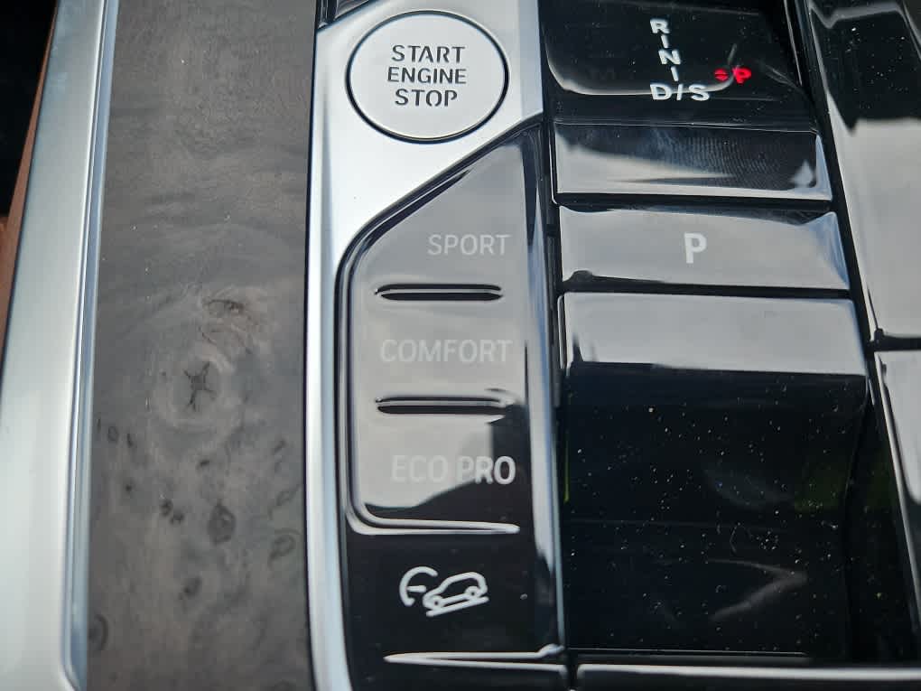 new 2025 BMW X7 car, priced at $92,975
