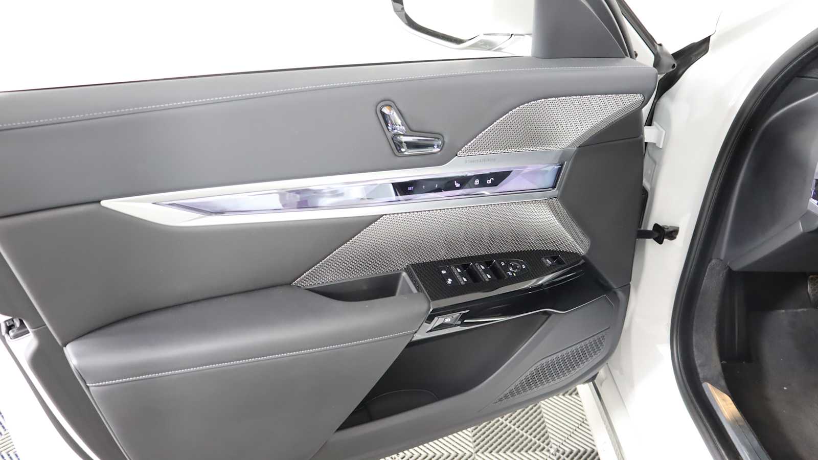 used 2024 BMW i7 car, priced at $112,398