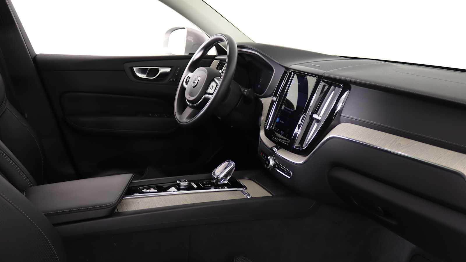 used 2022 Volvo XC60 Recharge Plug-In Hybrid car, priced at $39,798