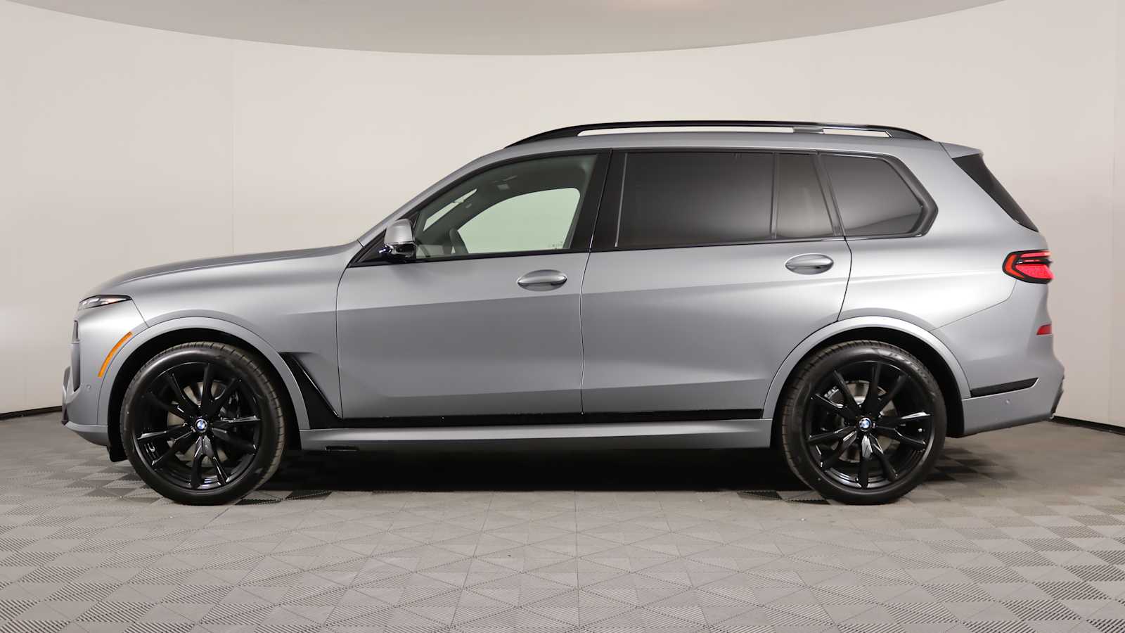 new 2025 BMW X7 car, priced at $103,525