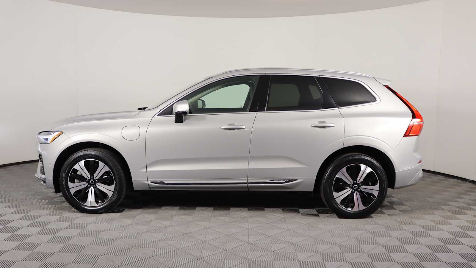 used 2023 Volvo XC60 Recharge Plug-In Hybrid car, priced at $45,798