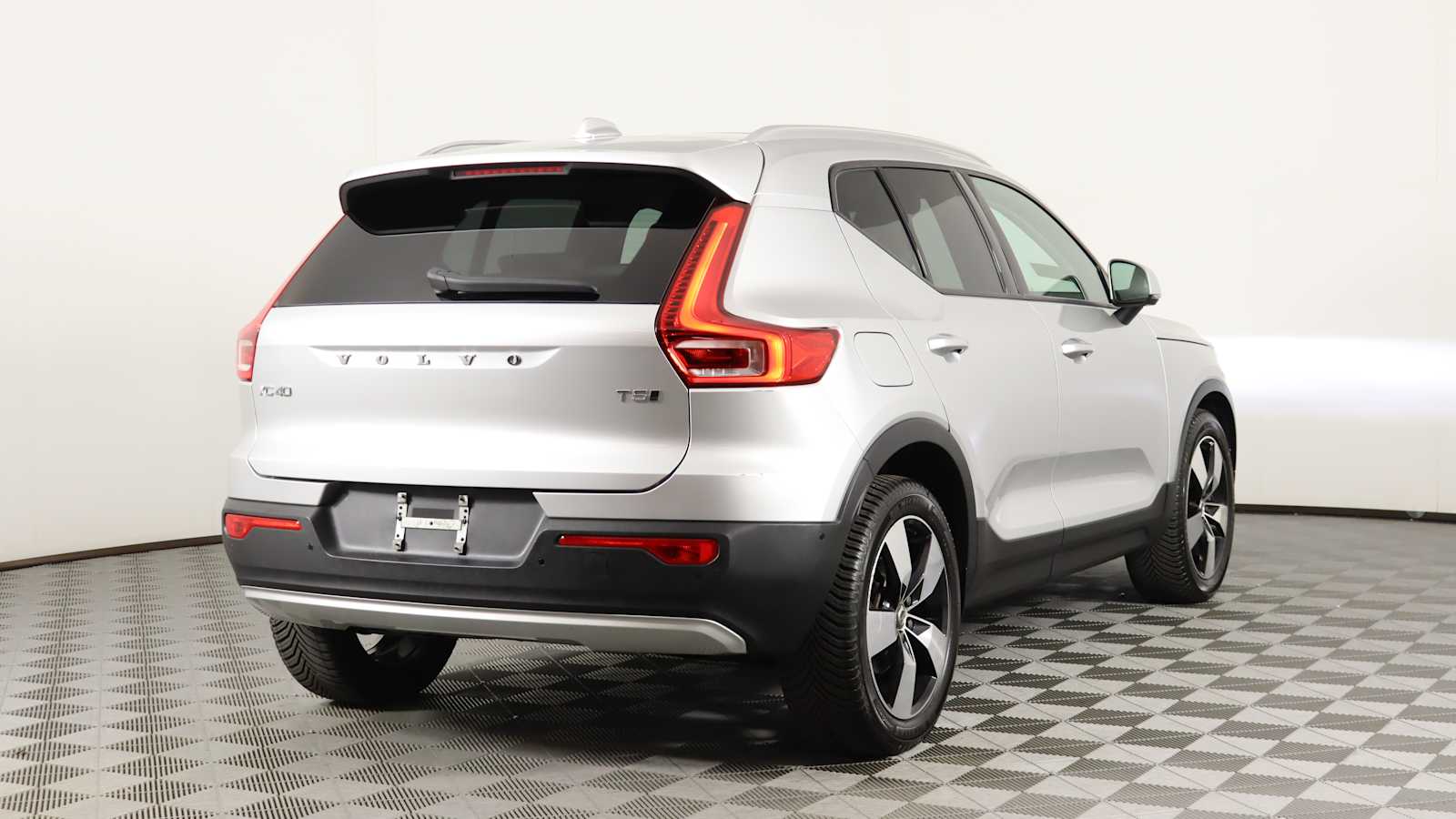 used 2019 Volvo XC40 car, priced at $23,698