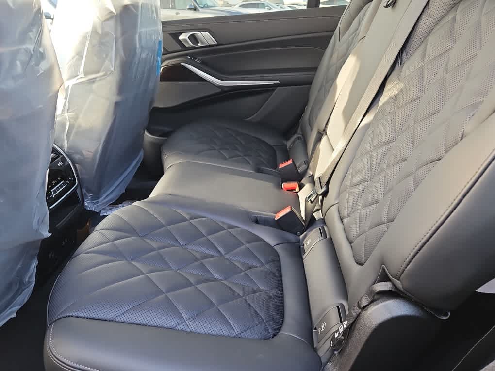 new 2025 BMW X7 car, priced at $94,275