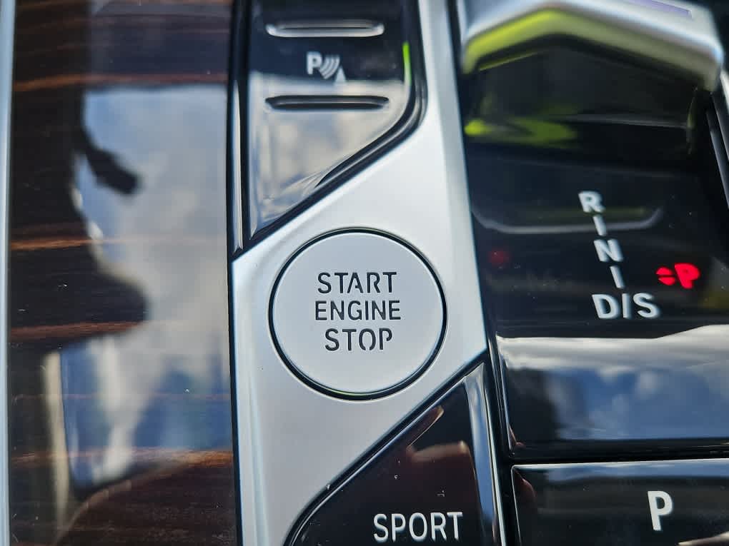 new 2025 BMW X7 car, priced at $86,425