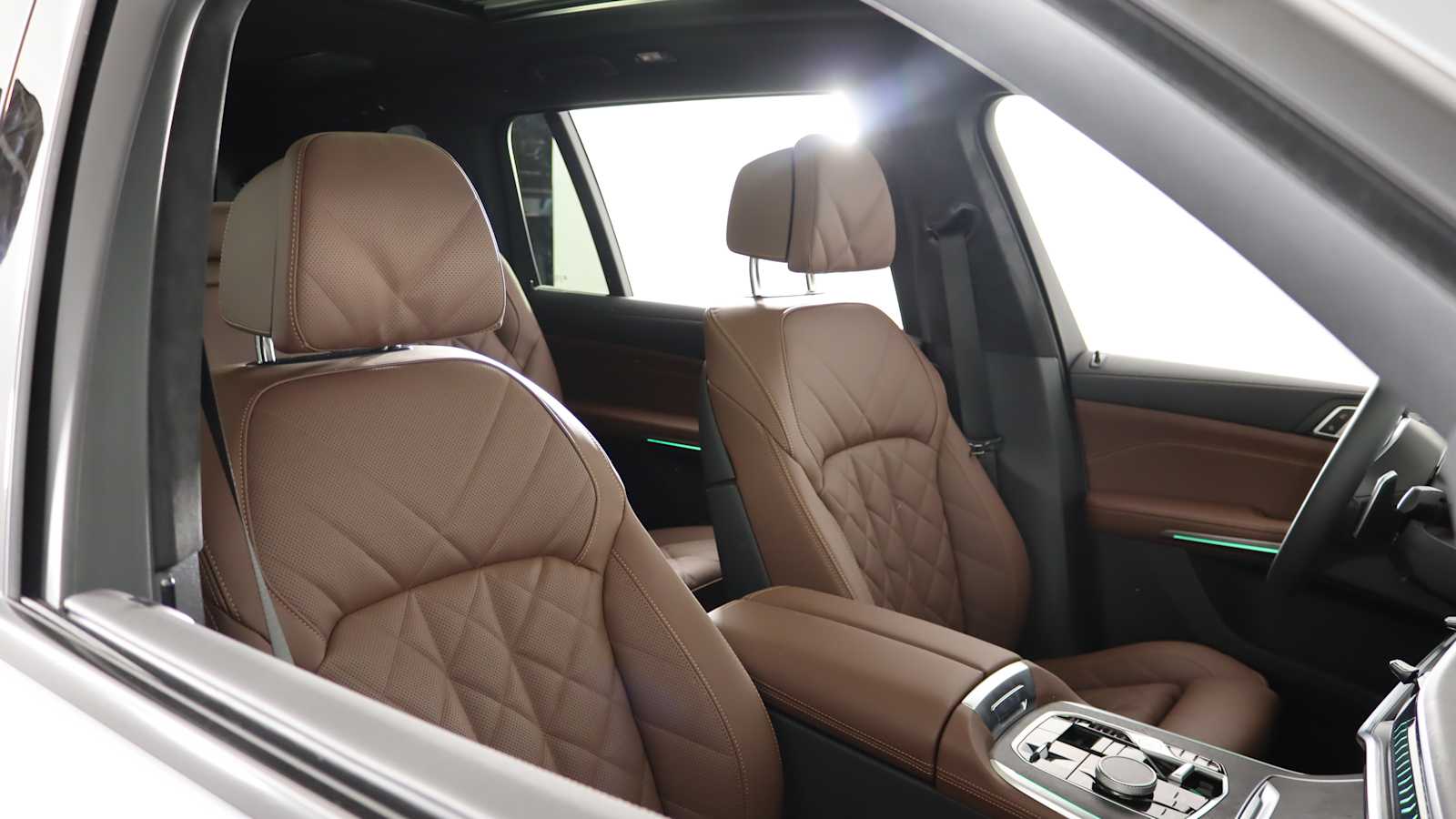 new 2025 BMW X7 car, priced at $103,525