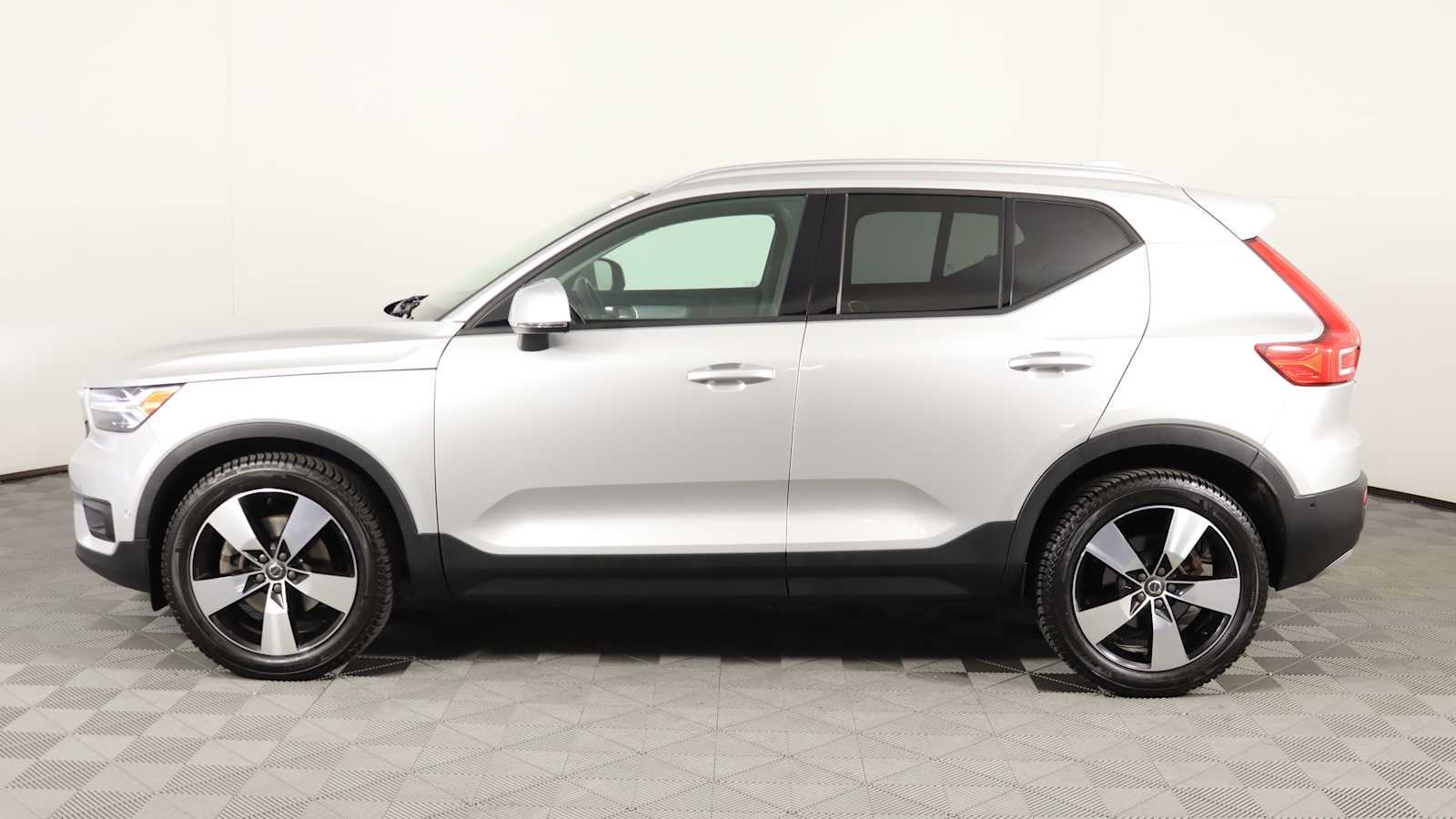 used 2019 Volvo XC40 car, priced at $23,698