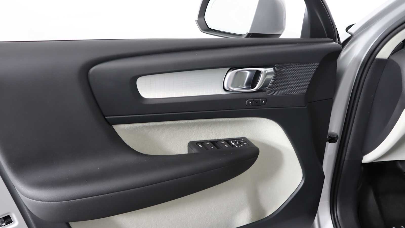 used 2019 Volvo XC40 car, priced at $23,698