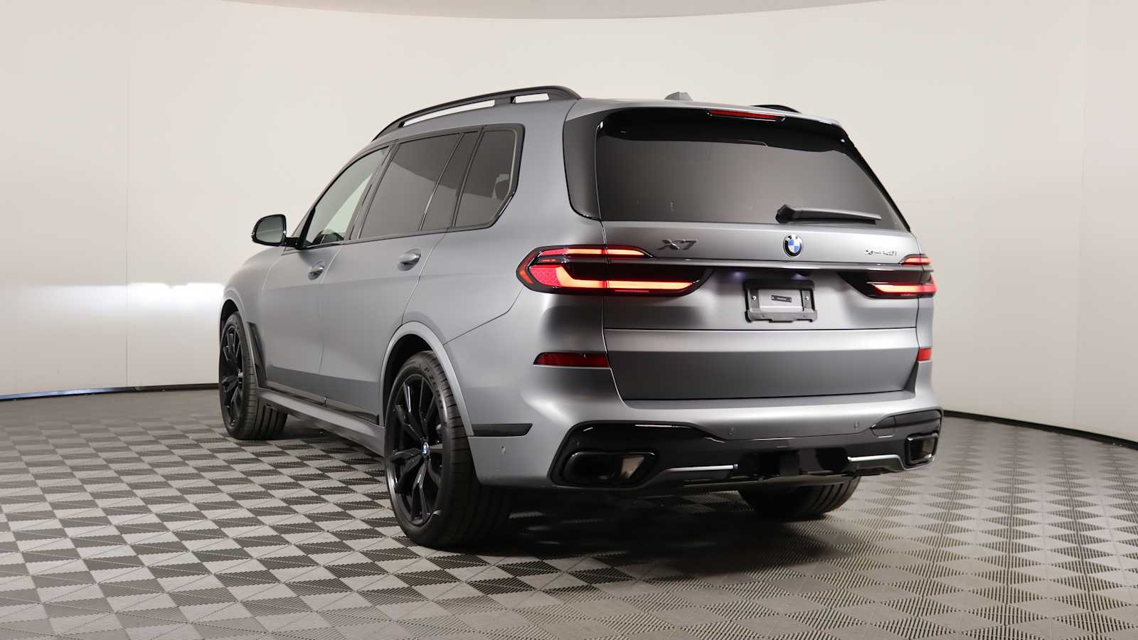 new 2025 BMW X7 car, priced at $103,525