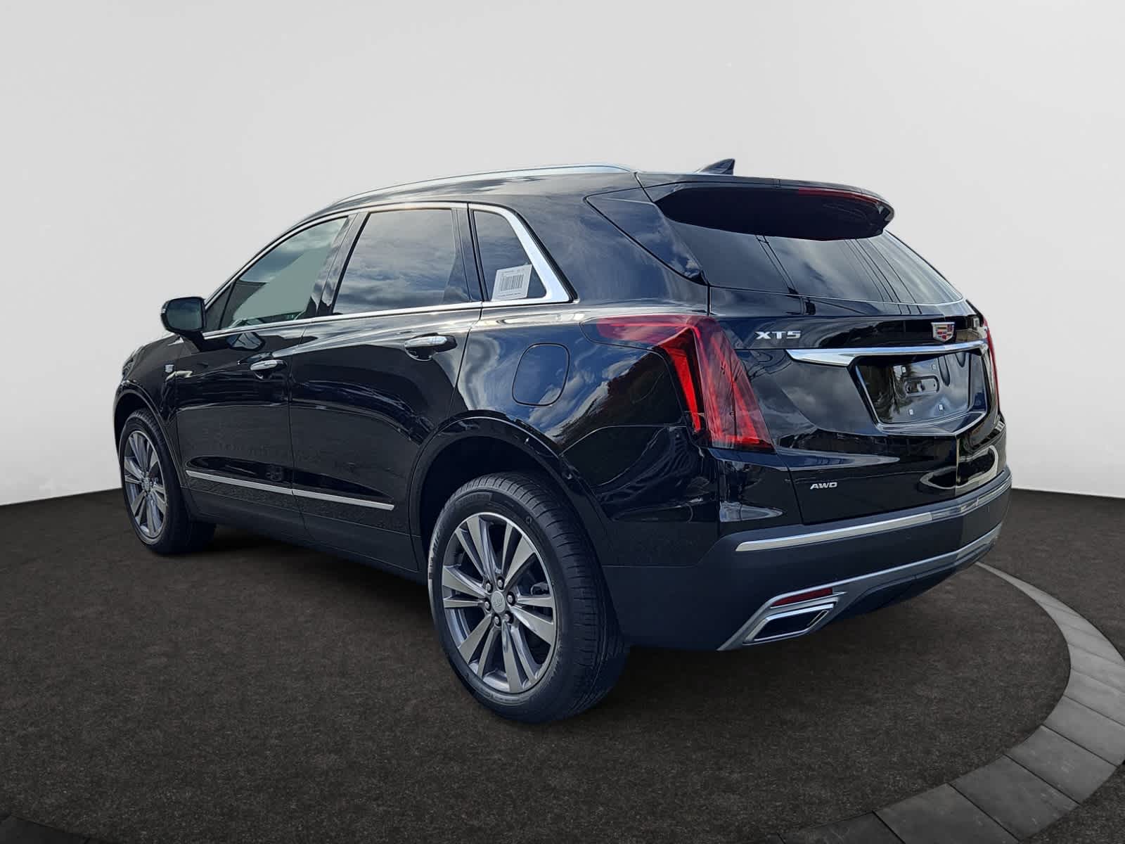 new 2025 Cadillac XT5 car, priced at $55,615