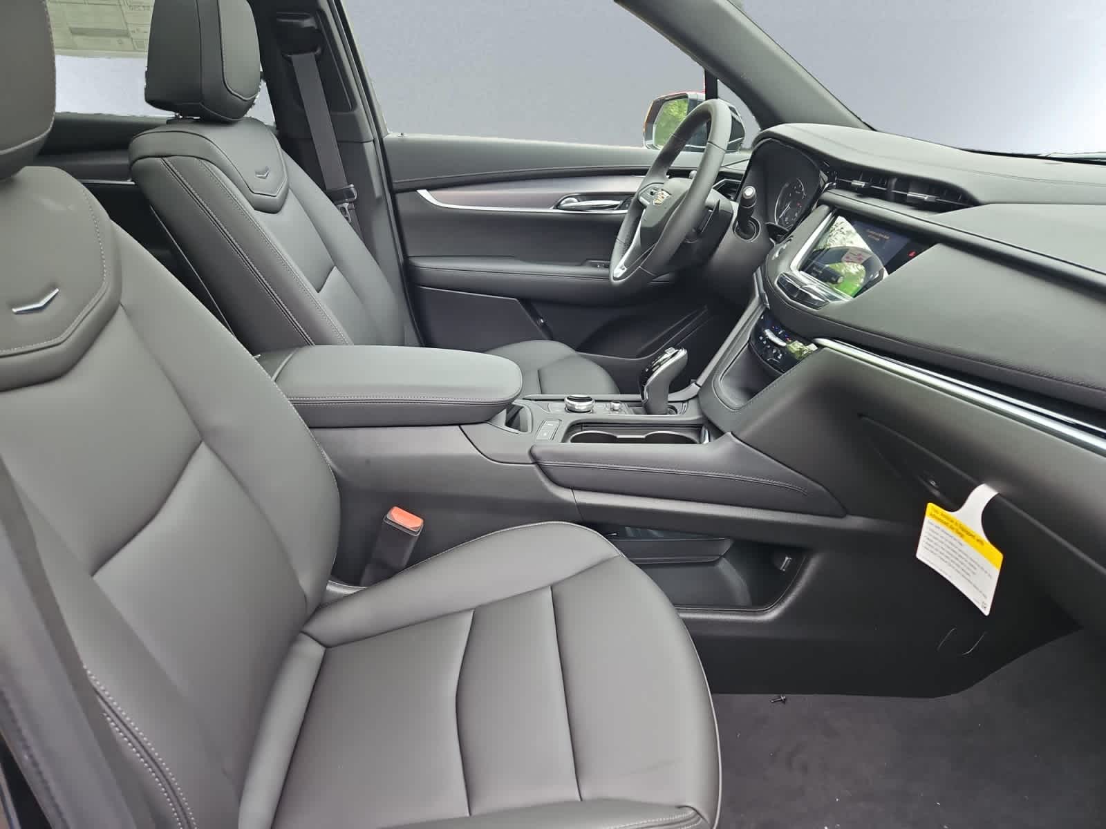 new 2025 Cadillac XT6 car, priced at $53,215