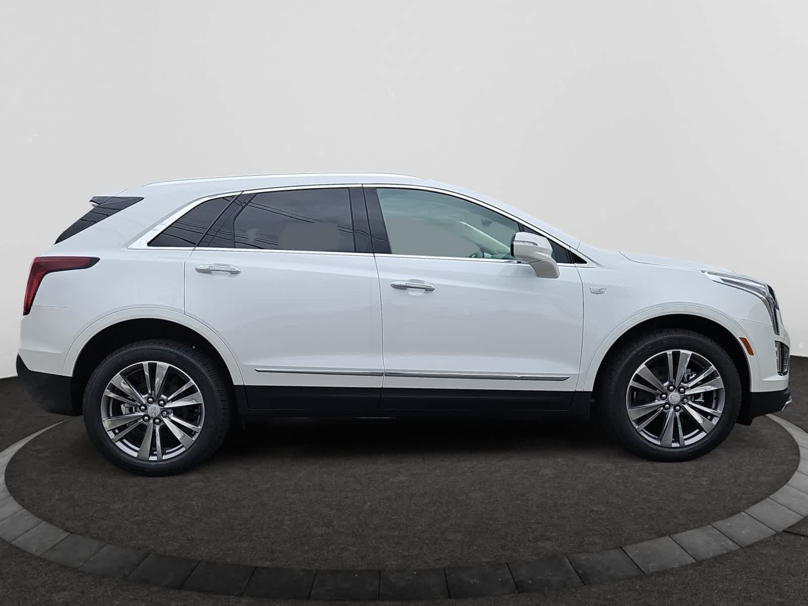 new 2025 Cadillac XT5 car, priced at $56,215