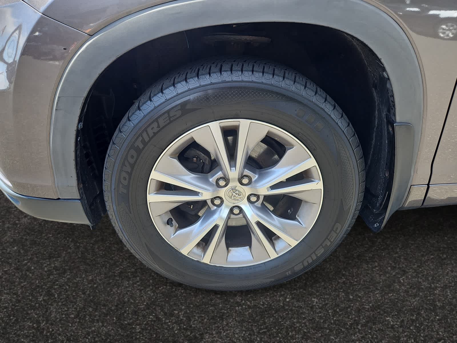 used 2015 Toyota Highlander car, priced at $18,488