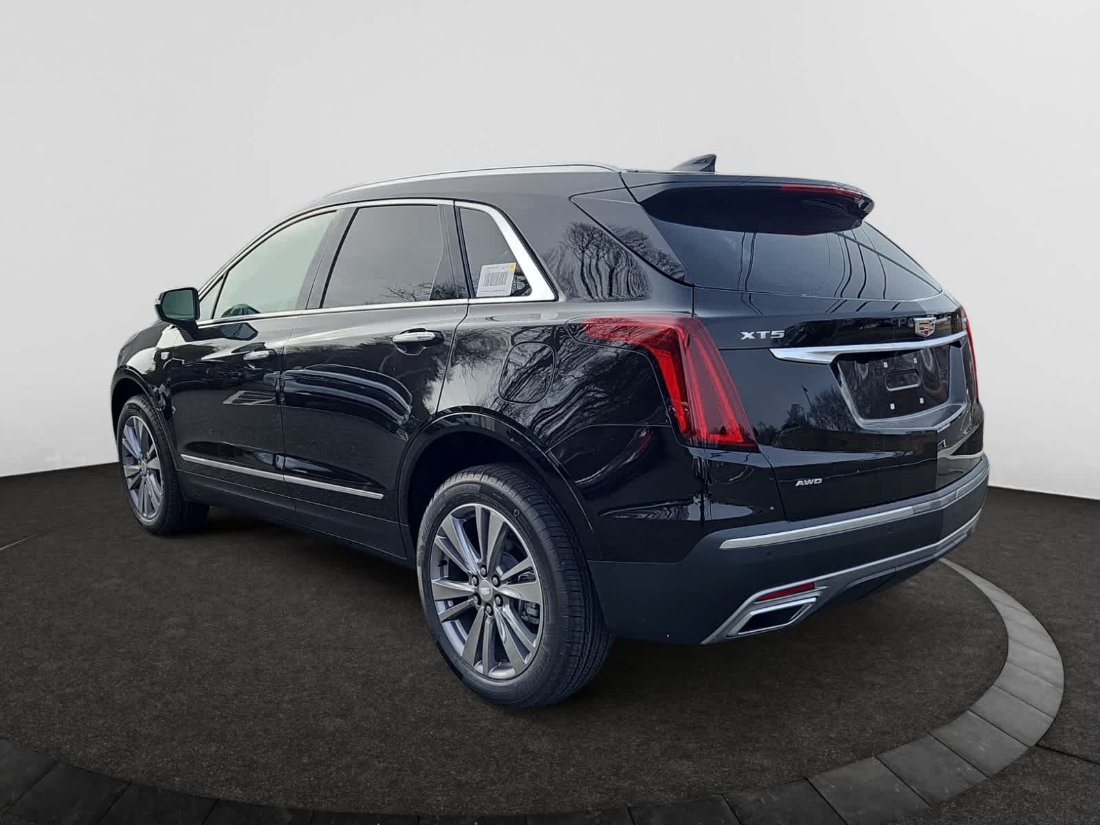 new 2025 Cadillac XT5 car, priced at $54,615