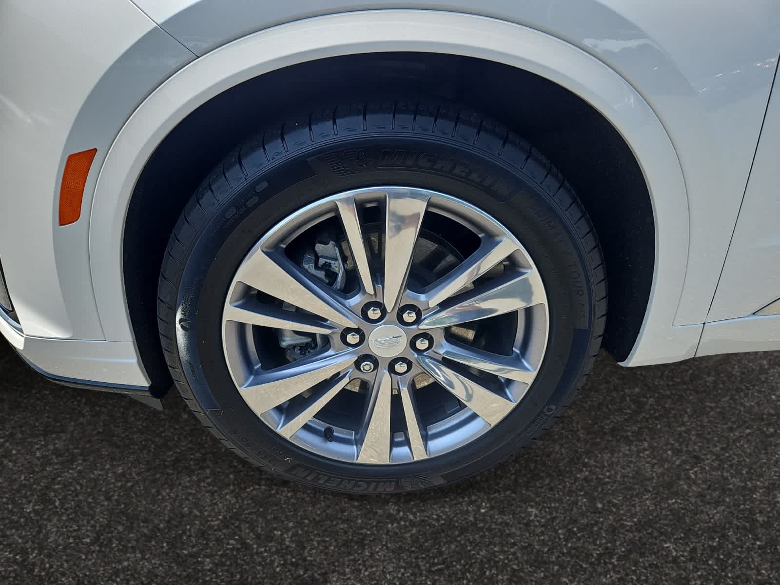 used 2025 Cadillac XT6 car, priced at $50,998