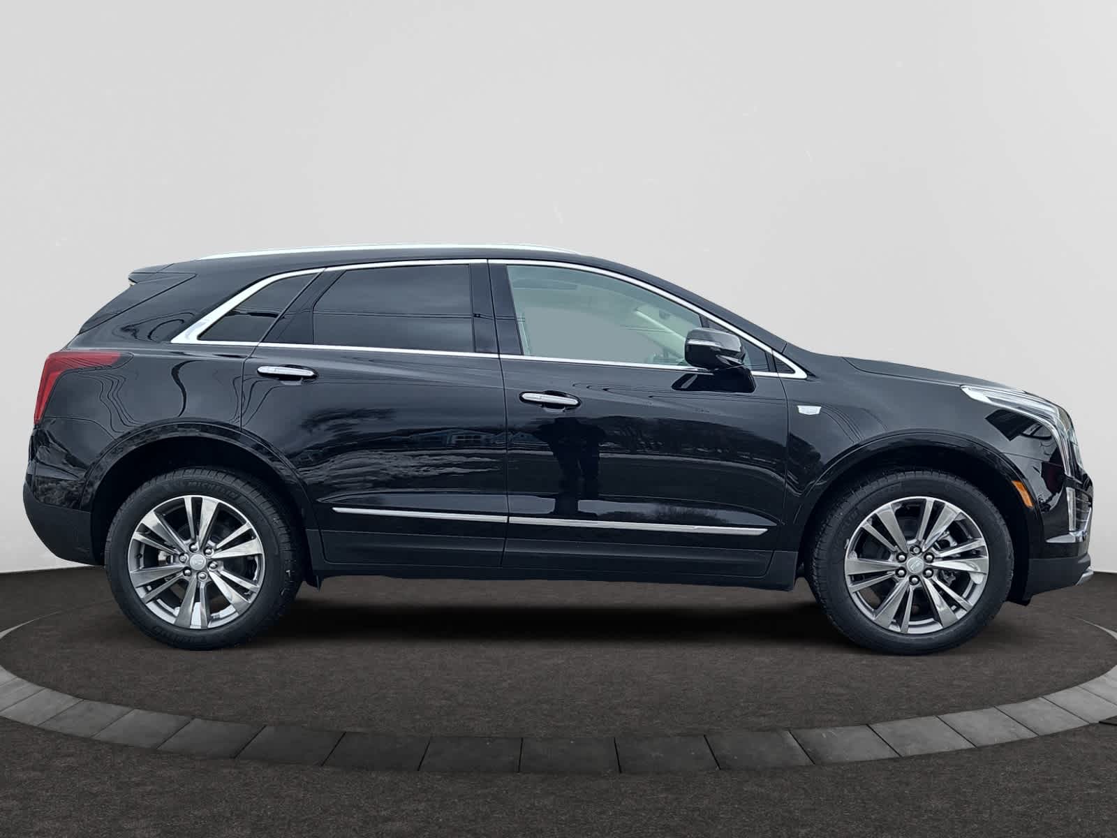 new 2025 Cadillac XT5 car, priced at $55,615
