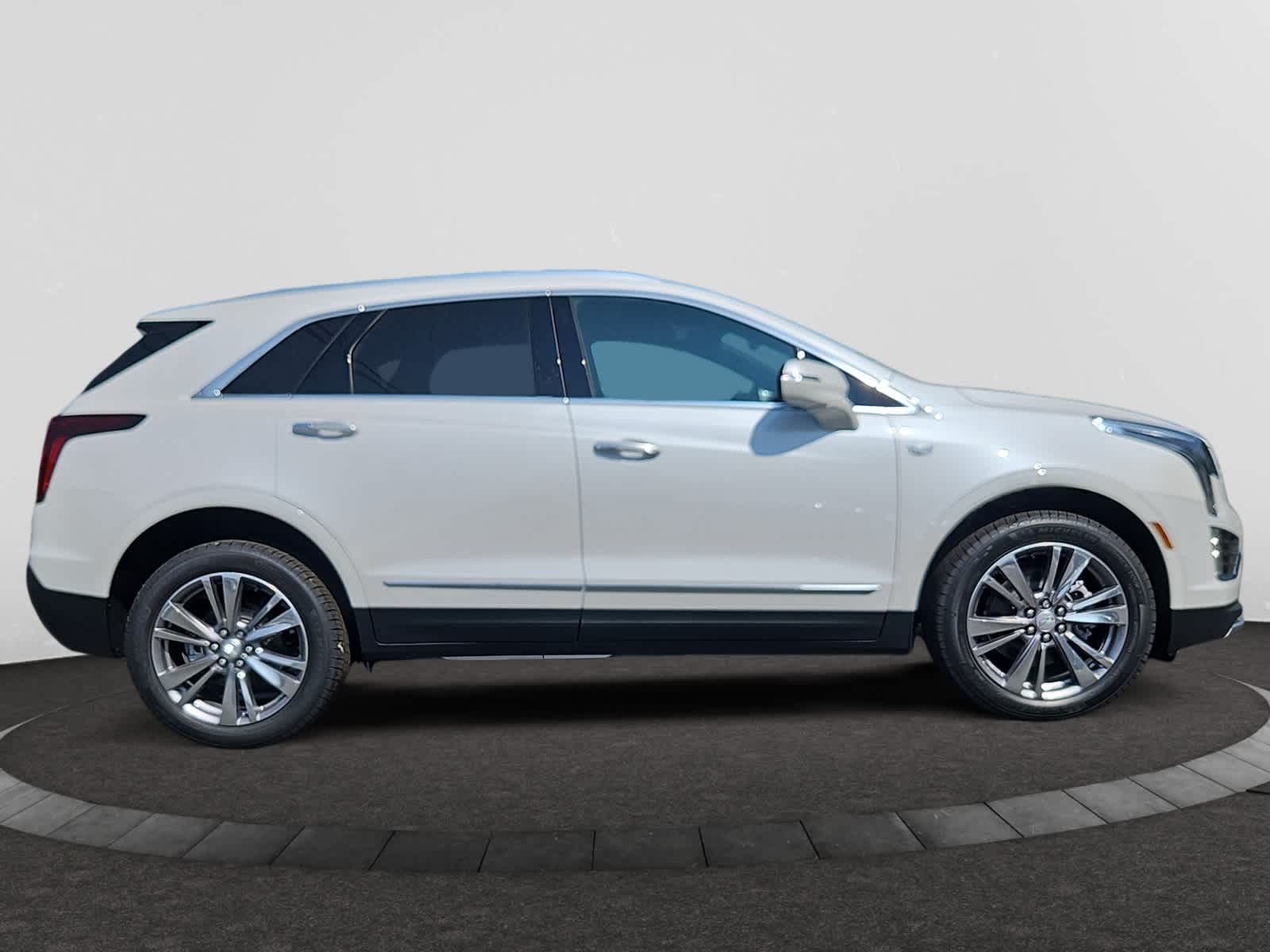 new 2025 Cadillac XT5 car, priced at $54,215