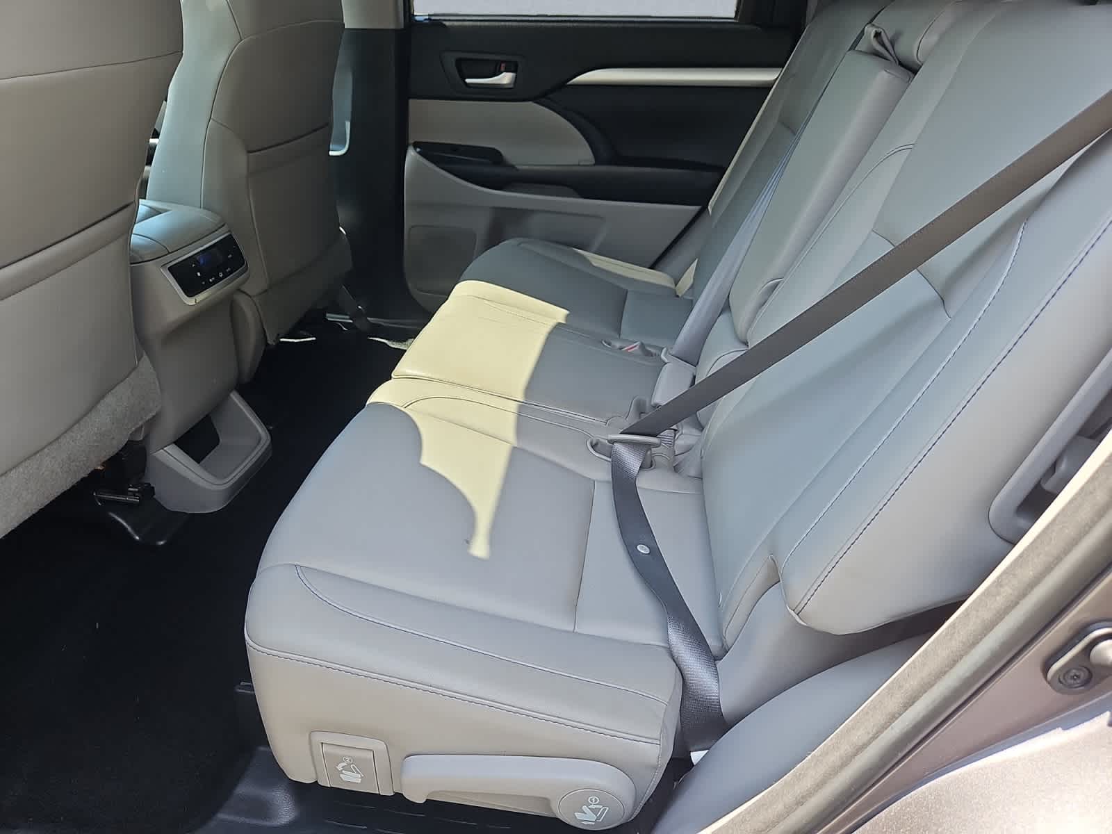 used 2015 Toyota Highlander car, priced at $18,488