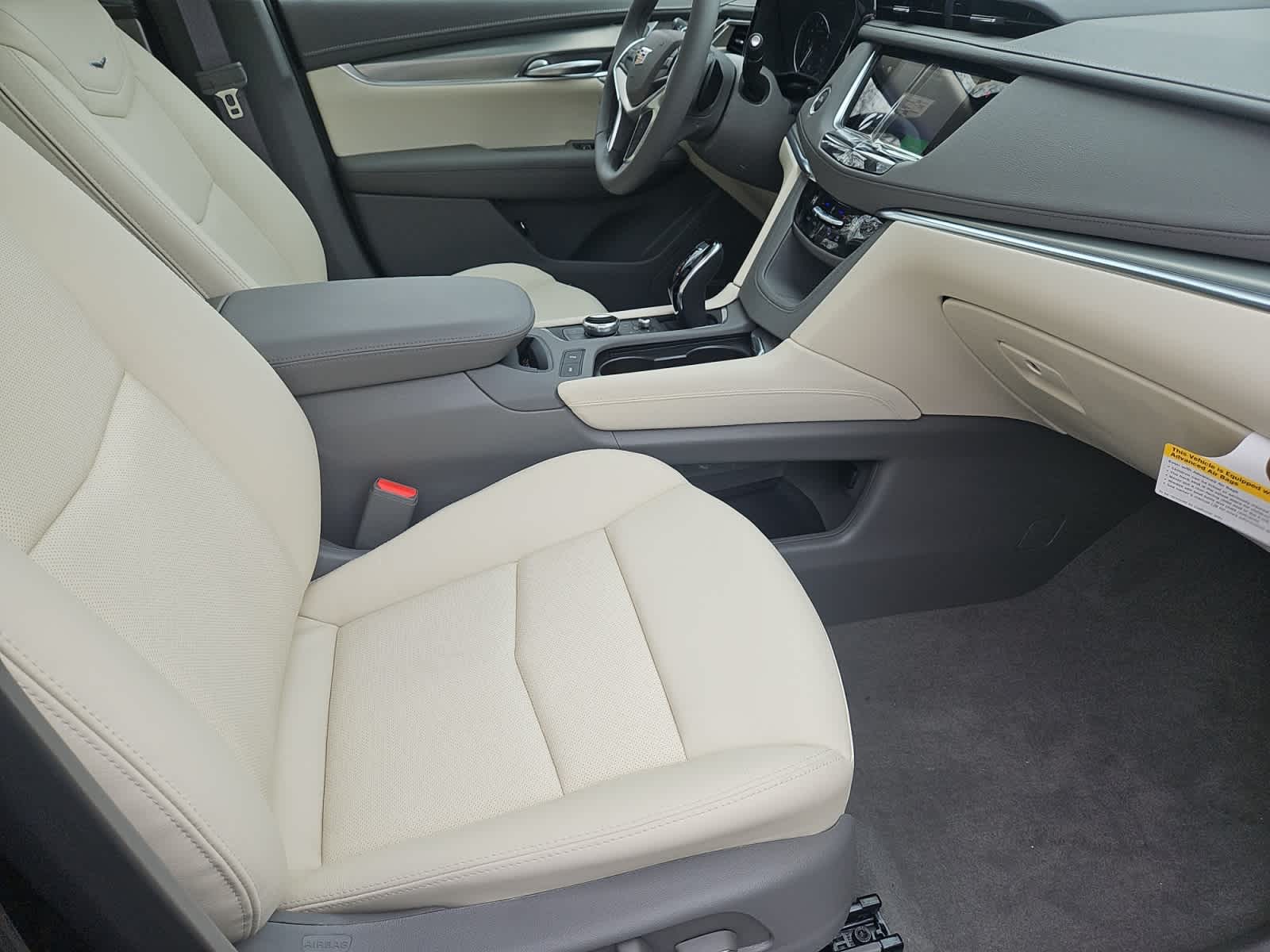 new 2025 Cadillac XT5 car, priced at $55,615