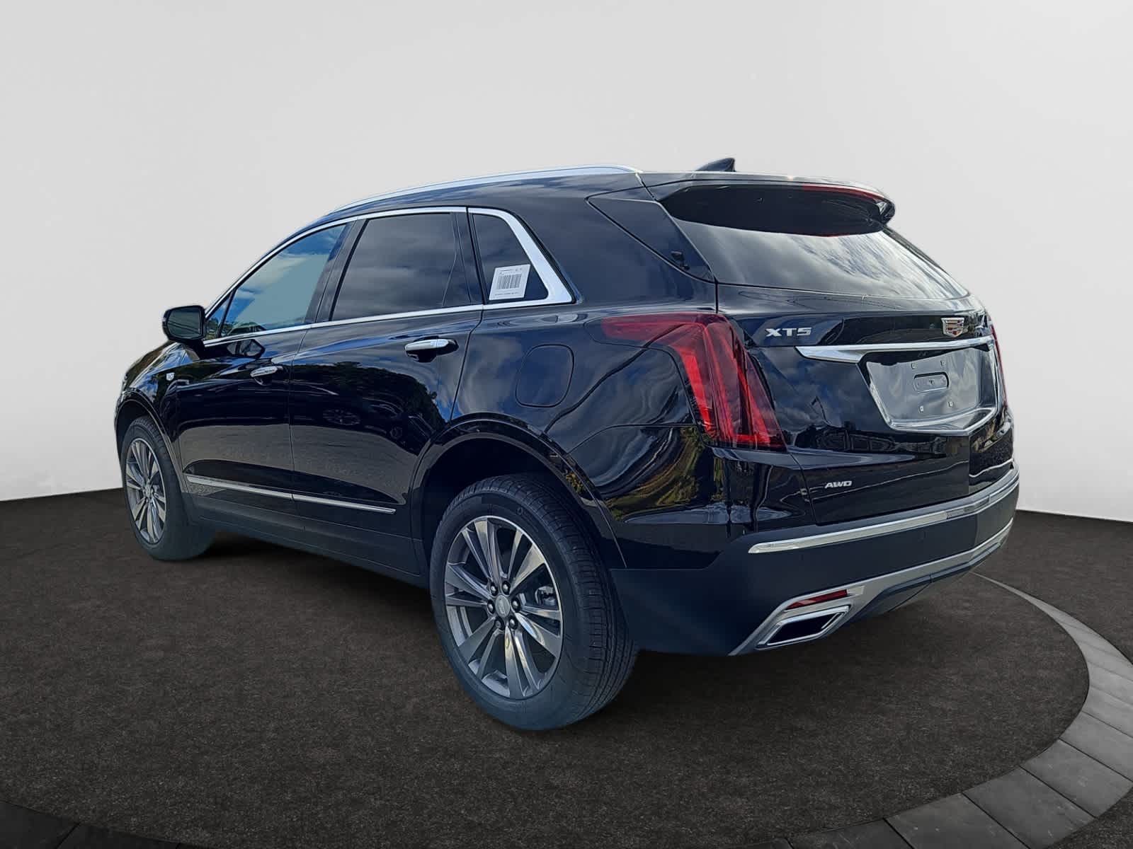 new 2025 Cadillac XT5 car, priced at $55,615