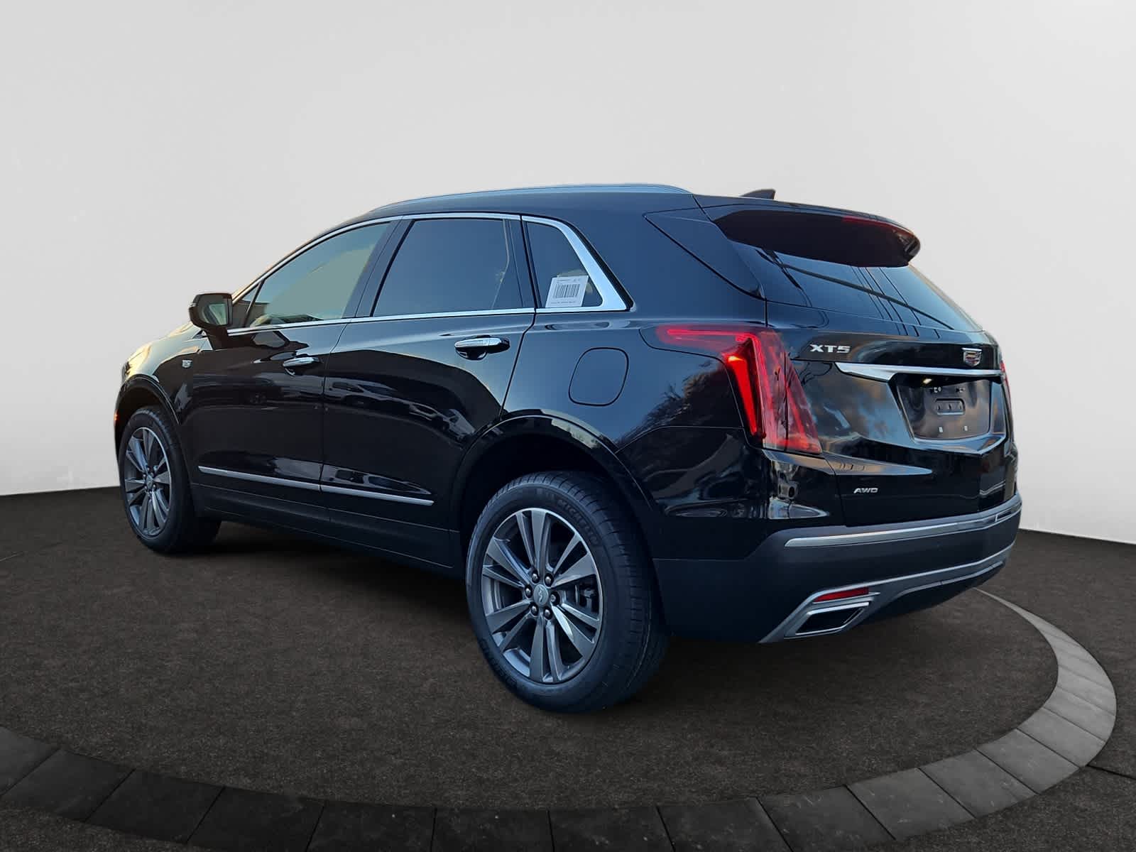 new 2025 Cadillac XT5 car, priced at $55,615