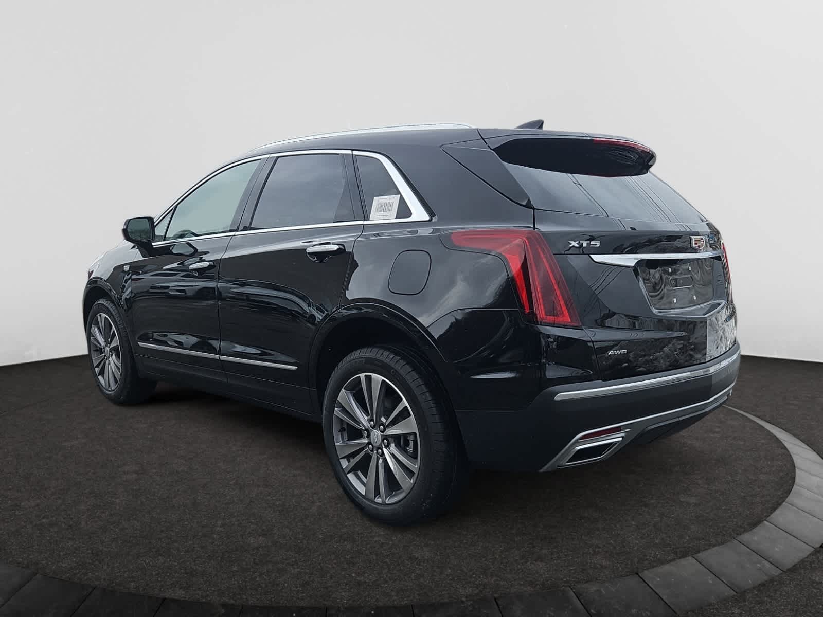 new 2025 Cadillac XT5 car, priced at $55,615