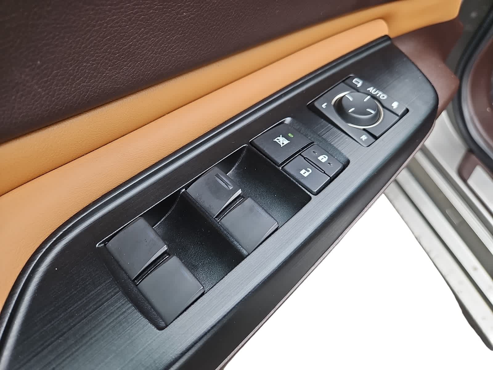 used 2020 Lexus ES car, priced at $31,998