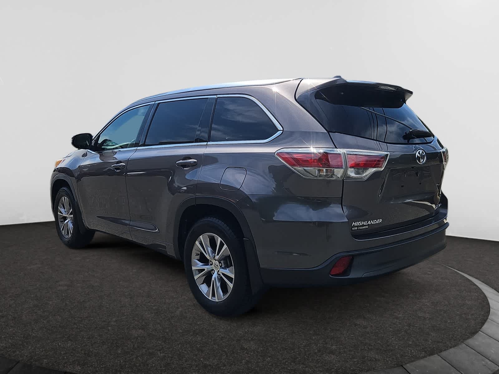 used 2015 Toyota Highlander car, priced at $18,488