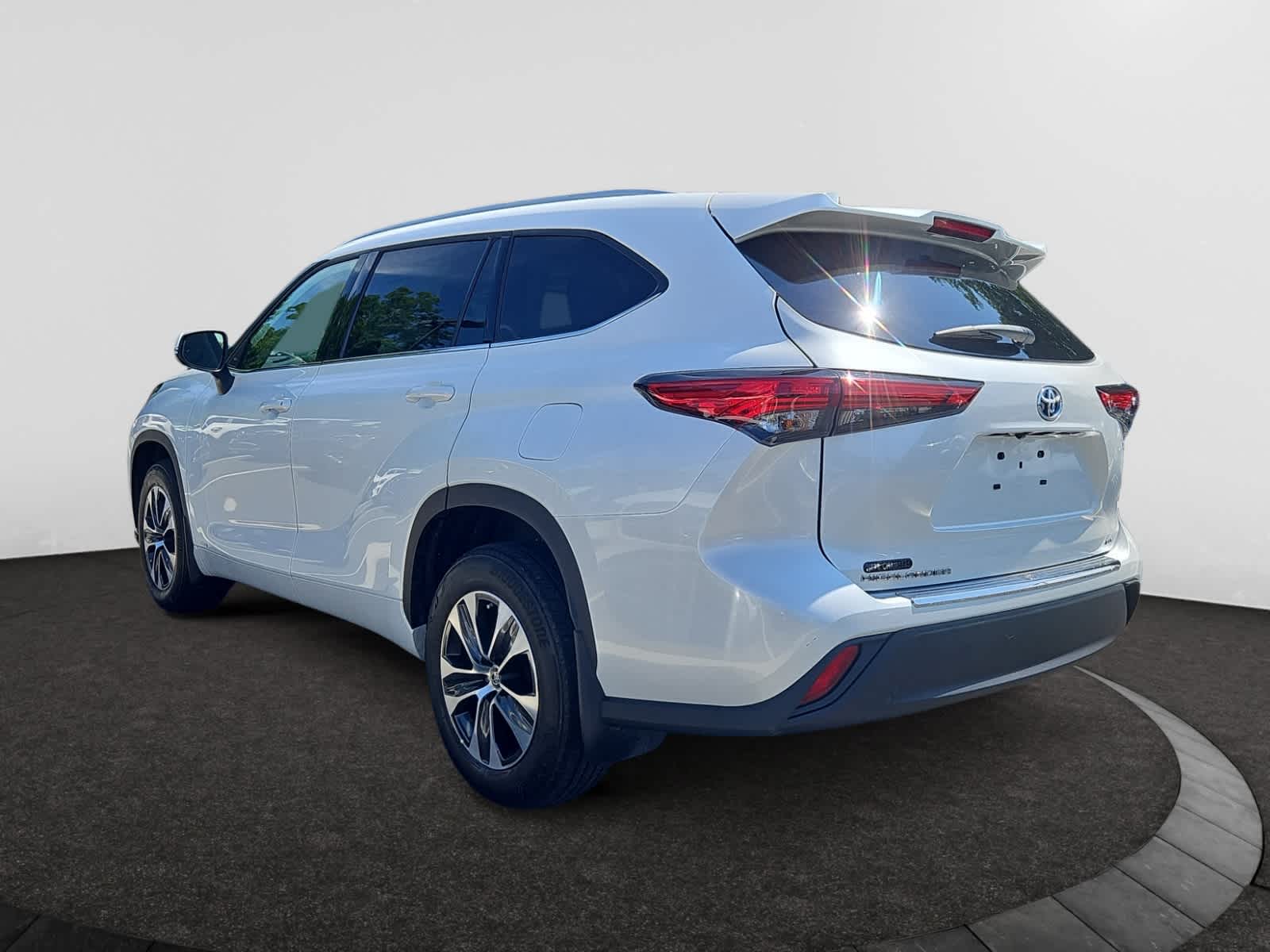 used 2022 Toyota Highlander car, priced at $39,888
