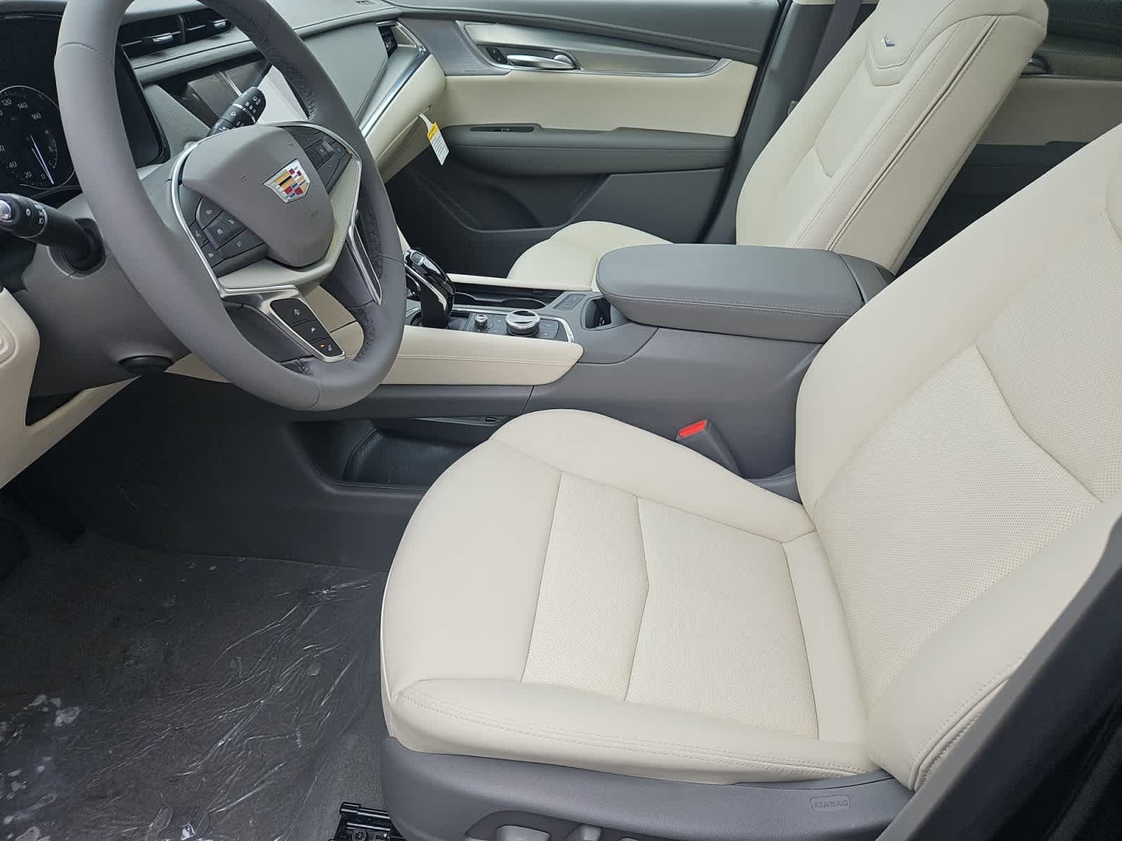 new 2025 Cadillac XT5 car, priced at $55,615