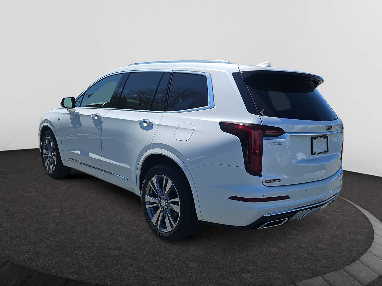 used 2025 Cadillac XT6 car, priced at $51,138