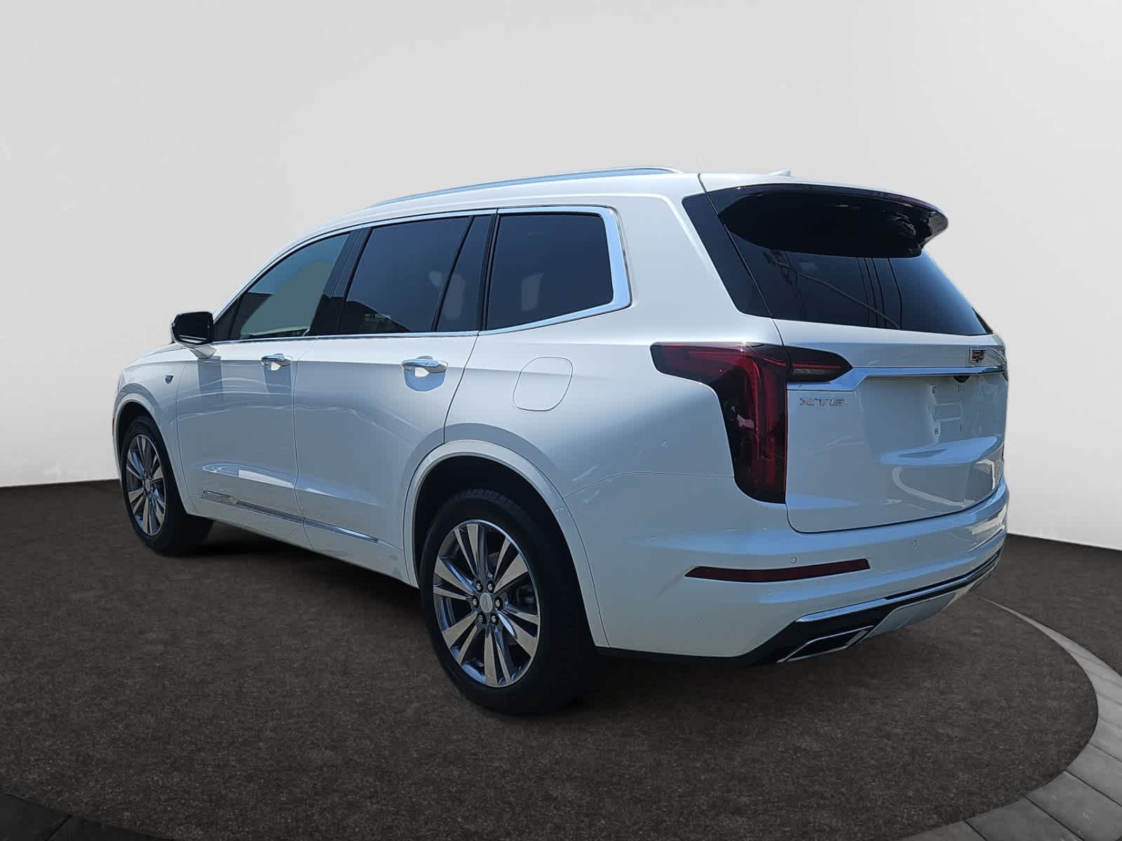 used 2025 Cadillac XT6 car, priced at $50,998