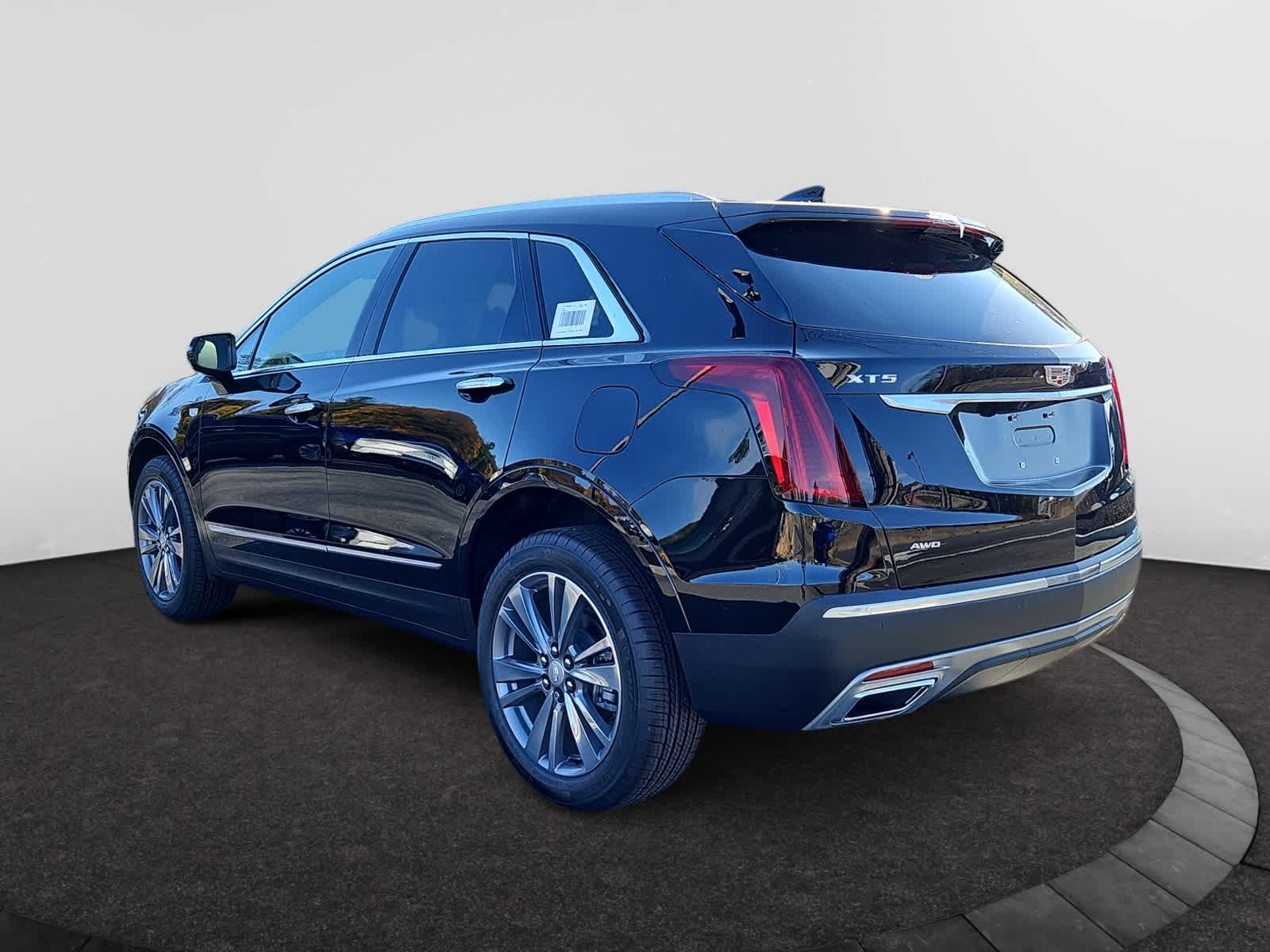 new 2025 Cadillac XT5 car, priced at $55,615