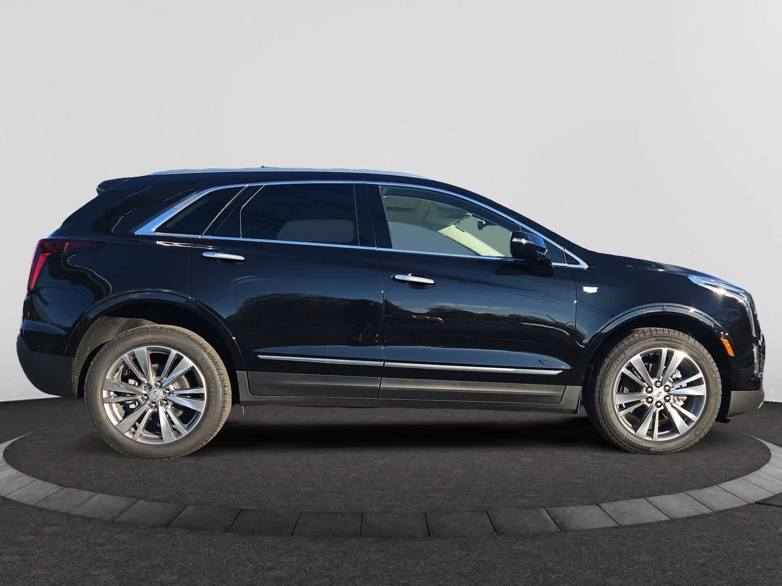 new 2025 Cadillac XT5 car, priced at $55,615