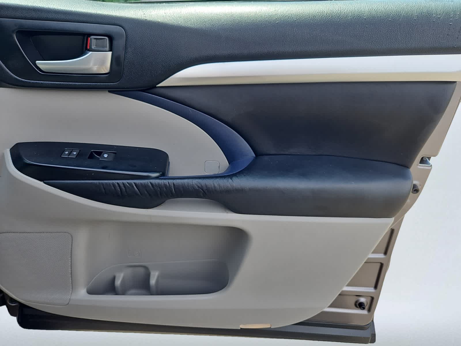 used 2015 Toyota Highlander car, priced at $18,488