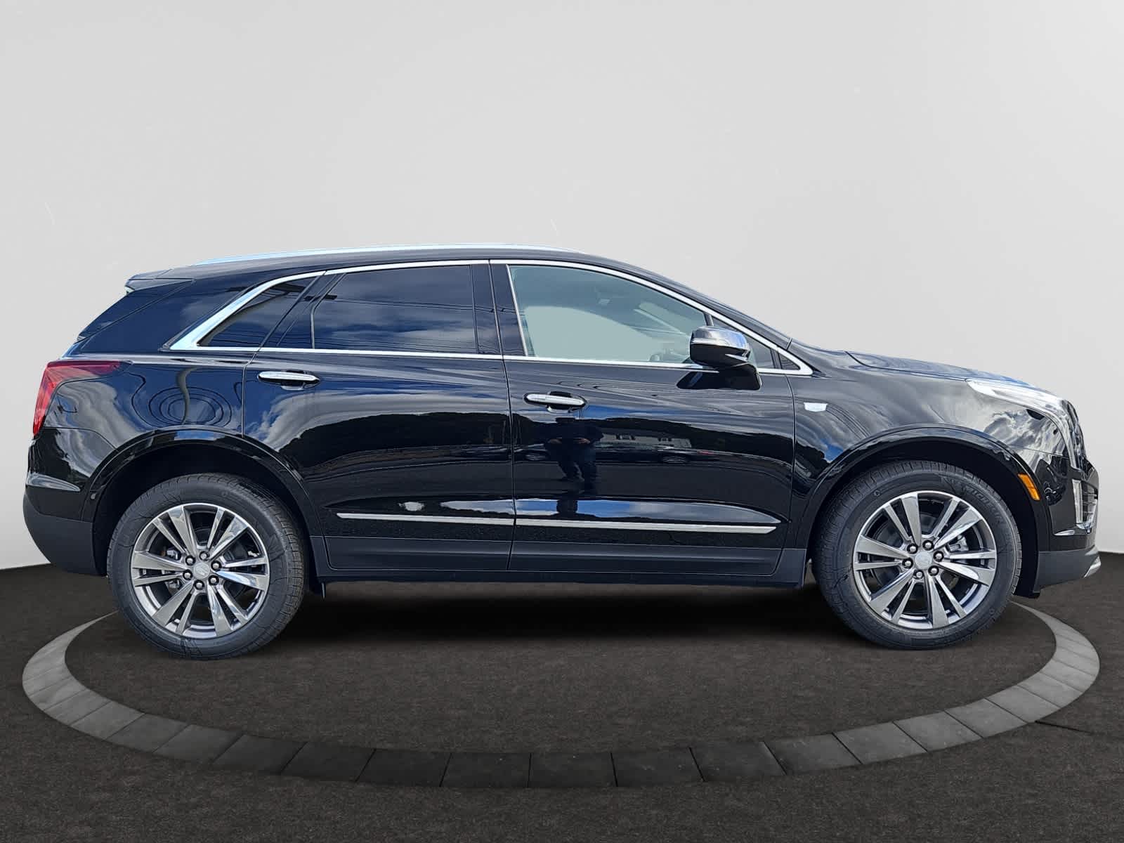 new 2025 Cadillac XT5 car, priced at $55,615