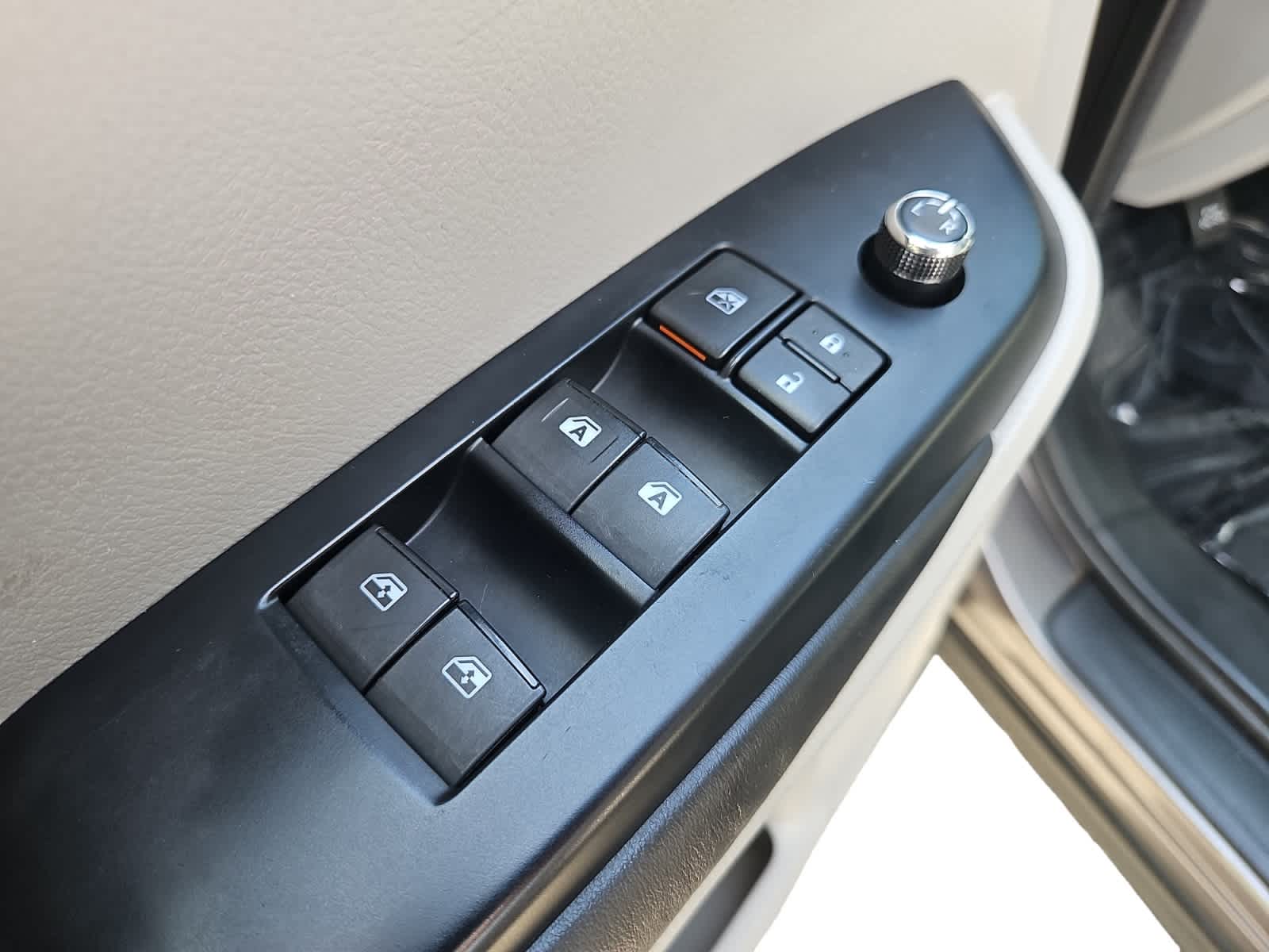 used 2015 Toyota Highlander car, priced at $18,488