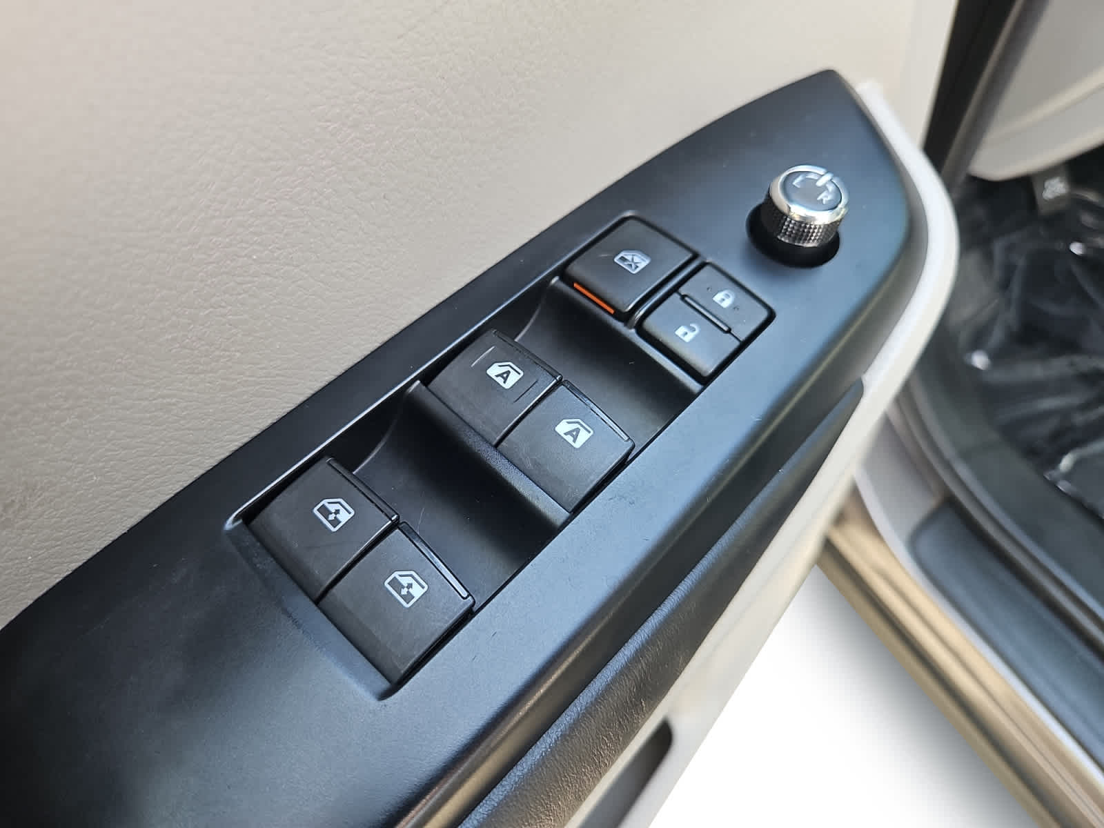 used 2015 Toyota Highlander car, priced at $18,488