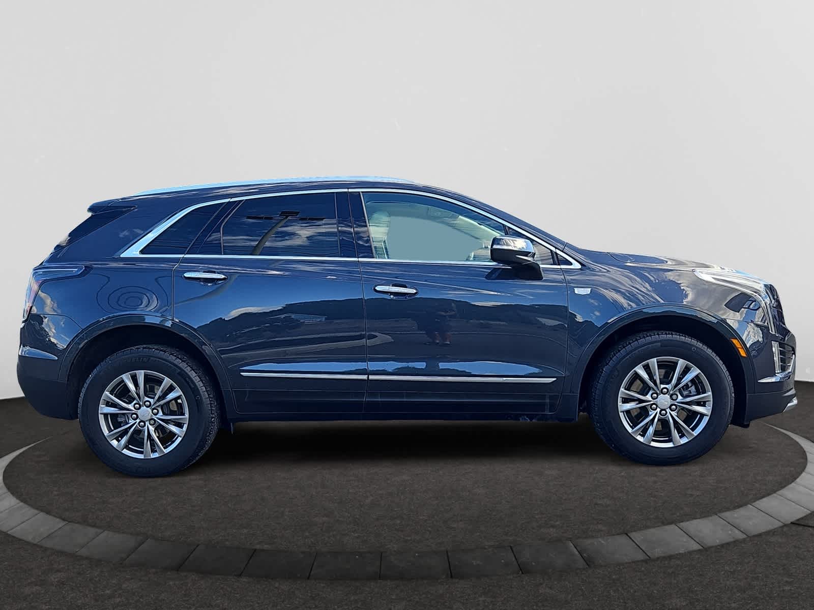 used 2021 Cadillac XT5 car, priced at $31,998