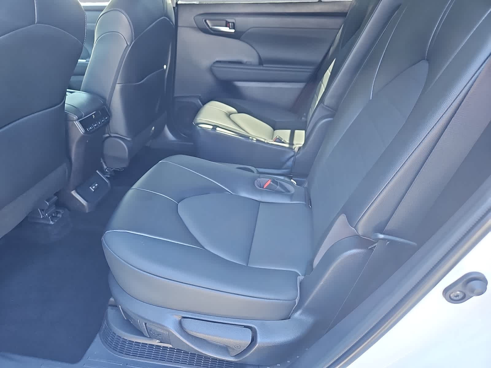 used 2022 Toyota Highlander car, priced at $39,888