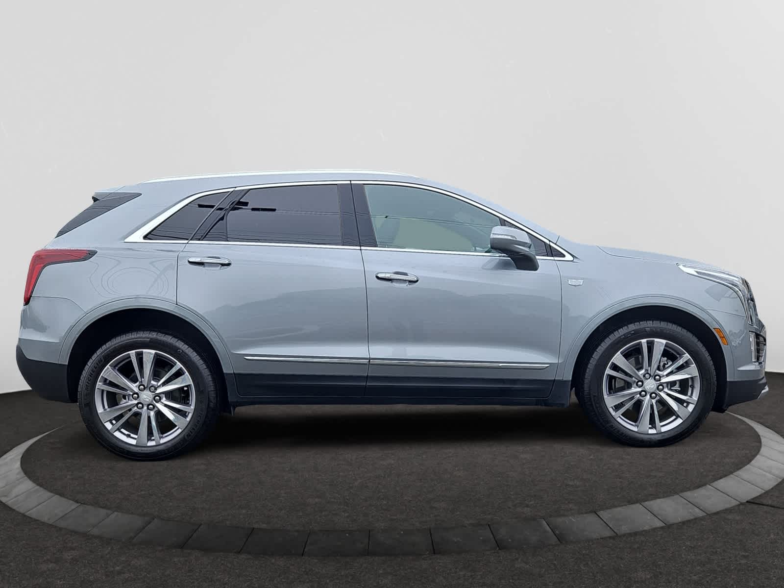 used 2024 Cadillac XT5 car, priced at $46,998
