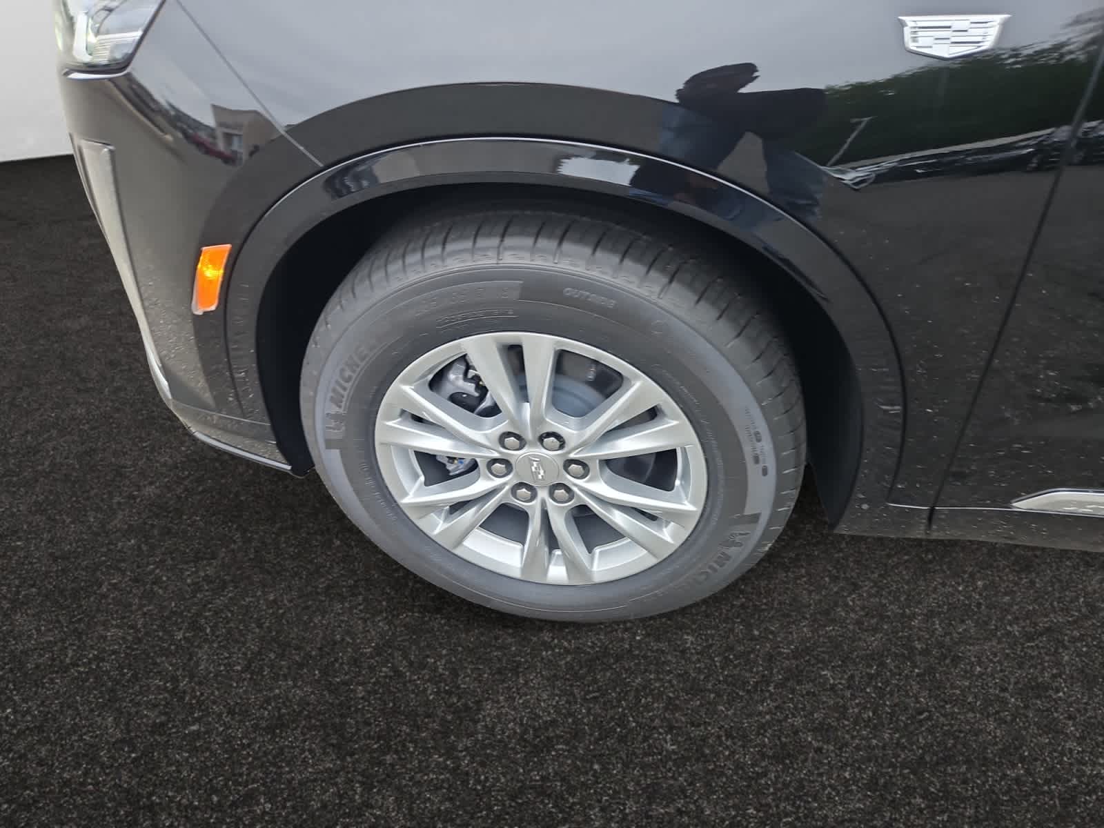 new 2025 Cadillac XT6 car, priced at $53,215
