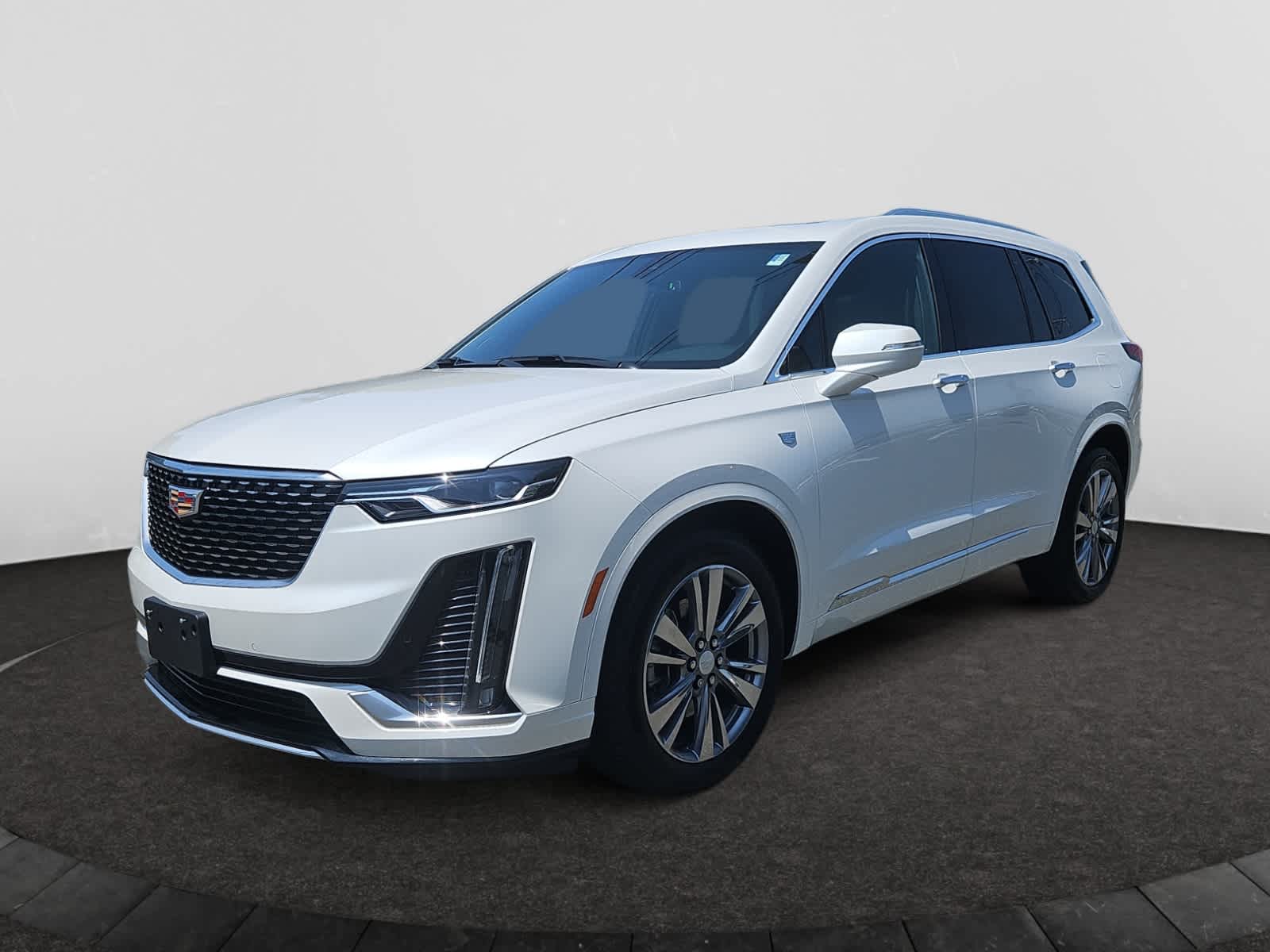 used 2025 Cadillac XT6 car, priced at $50,998