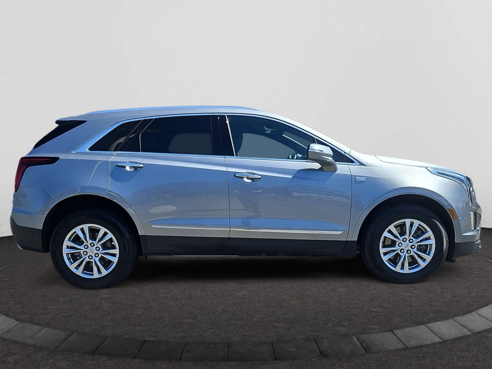 used 2024 Cadillac XT5 car, priced at $38,998