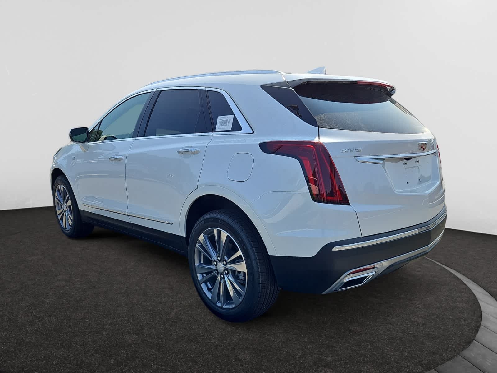 new 2025 Cadillac XT5 car, priced at $54,215