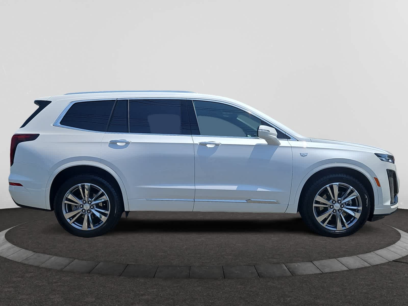 used 2025 Cadillac XT6 car, priced at $50,998