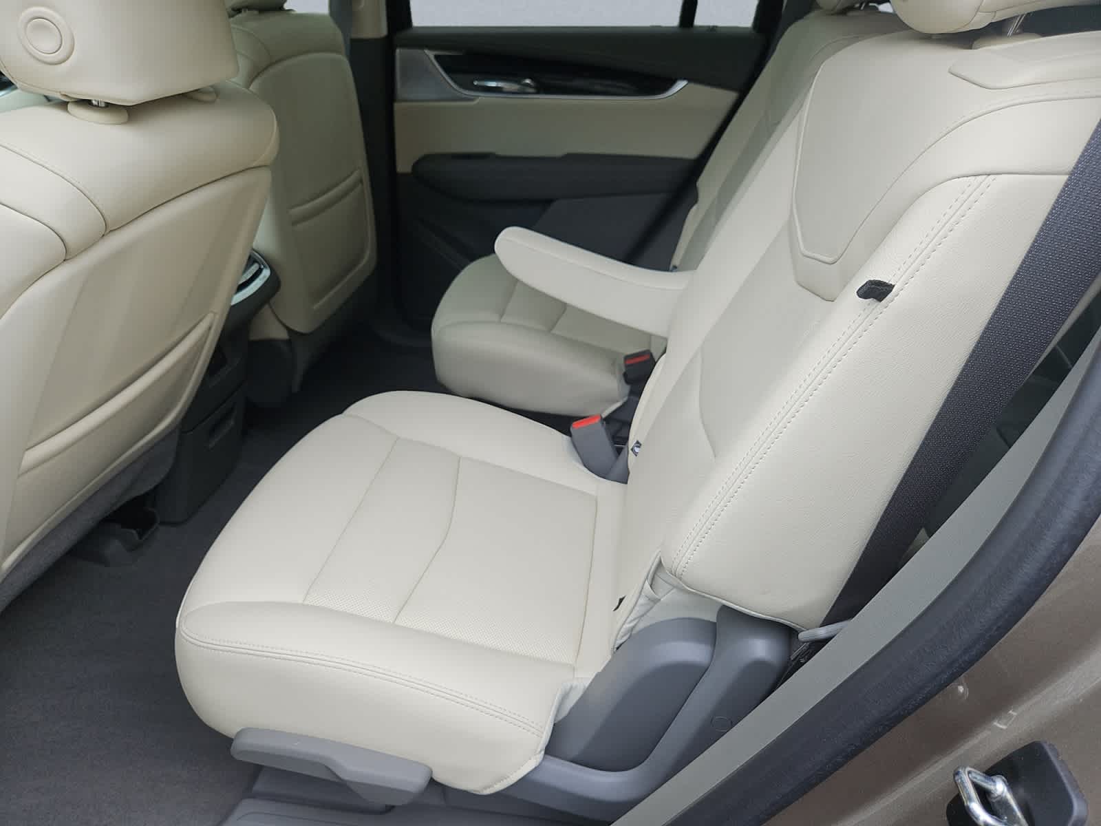 used 2023 Cadillac XT6 car, priced at $44,888
