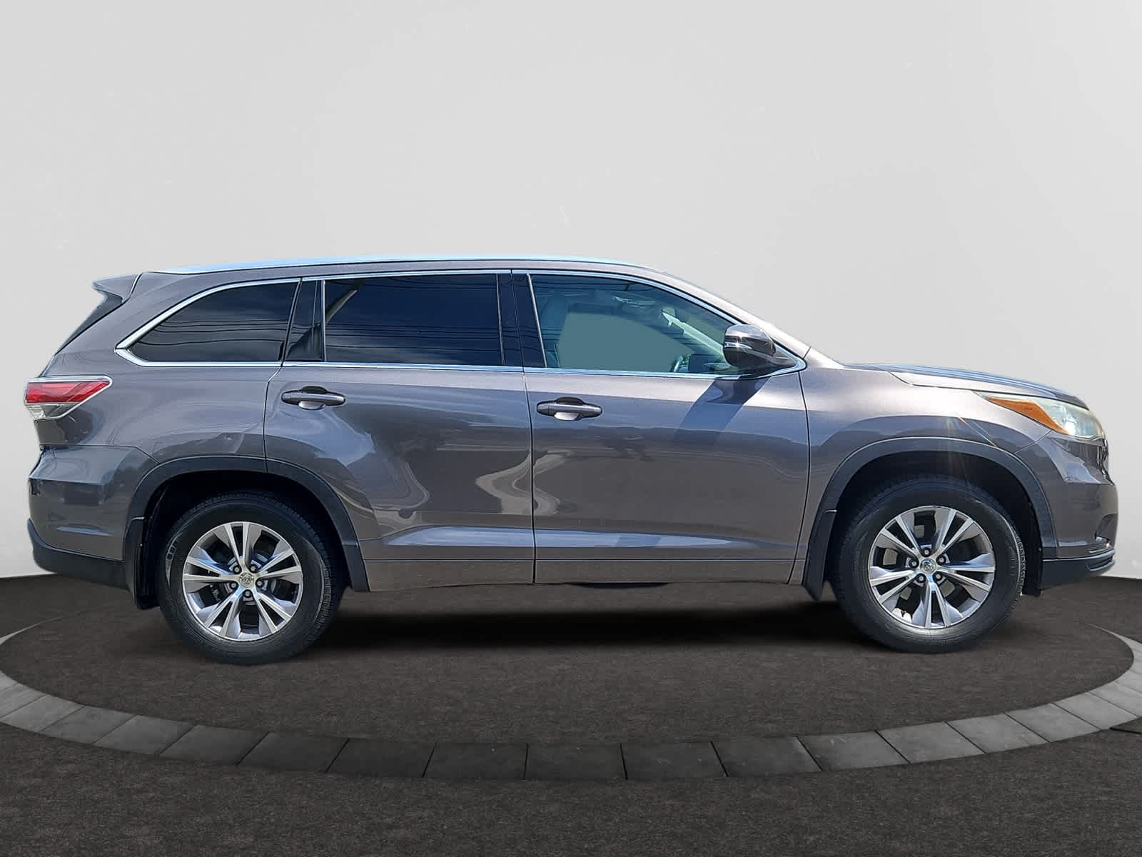 used 2015 Toyota Highlander car, priced at $18,488