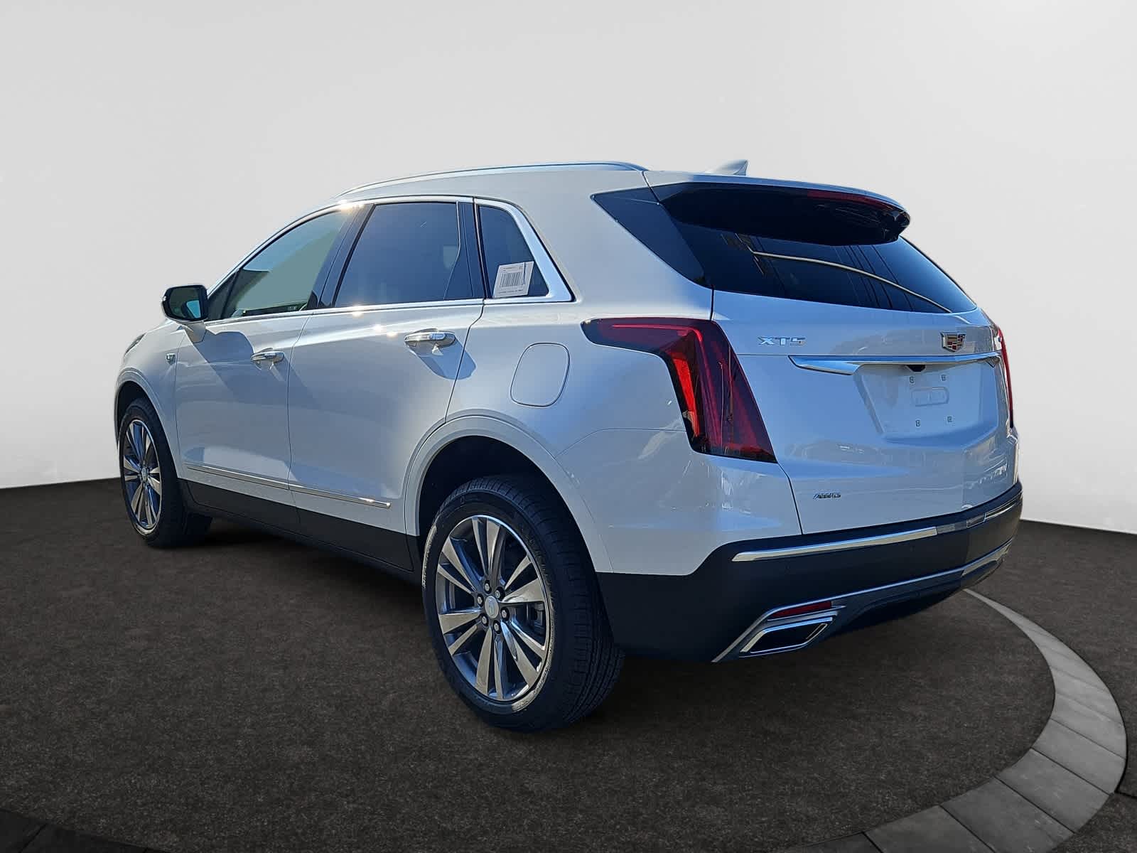 new 2025 Cadillac XT5 car, priced at $56,215