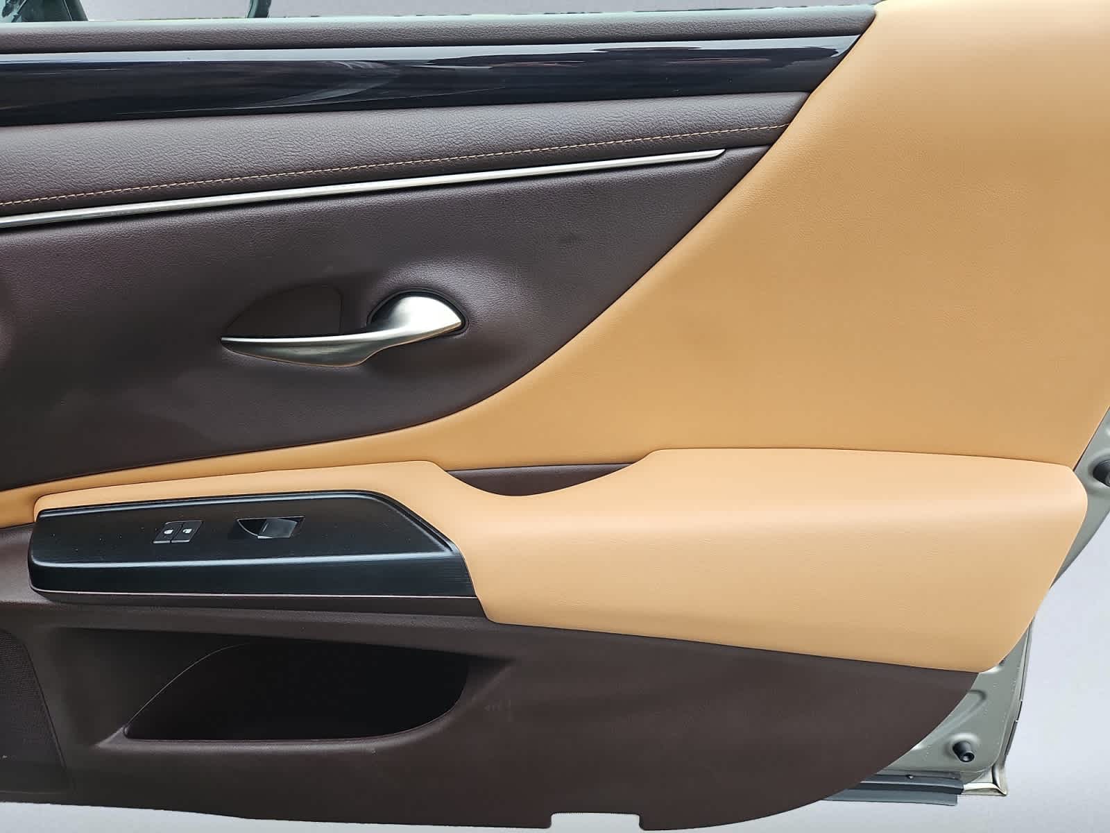 used 2020 Lexus ES car, priced at $31,998
